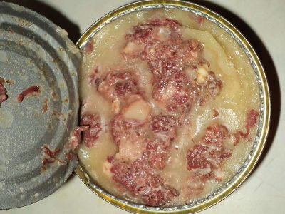 Відкрили тушонку, а там одні дупи курячі — військовий рф розповів про раціон «другої армії» світу  