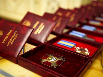Президент своїм Указом відзначив воїнів-захисників України державними нагородами  