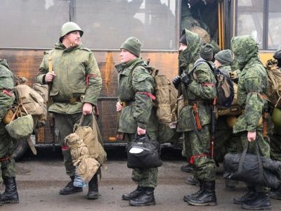 Російська «мобілізація» в Україні: як жителів тимчасово окупованих територій змушують воювати проти власної країни  