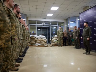 Володимир Зеленський зустрівся з військовослужбовцями Держспецзв’язку та вручив їм державні нагороди  