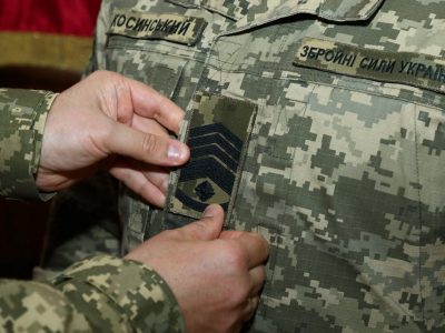 Шеврон проти «шмарклі»: як змінилися звання та знаки розрізнення сержантського корпусу ЗСУ  