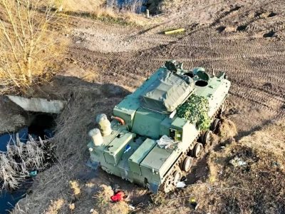 Російські десантники подарували українській армії машину зі складу секретного комплексу «Барнаул-Т» із блоком «свій-чужий»  