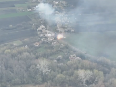 Танк окупантів проти українського БТРа: промовисті кадри  