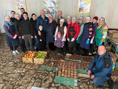 Гуманітарна місія із сіл Степанівка та Побережне на Вінниччині готується до Великодня  