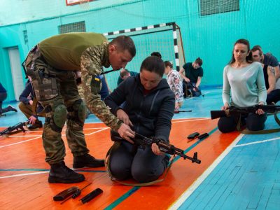 У Полтаві патріотів навчають поводитися зі зброєю  