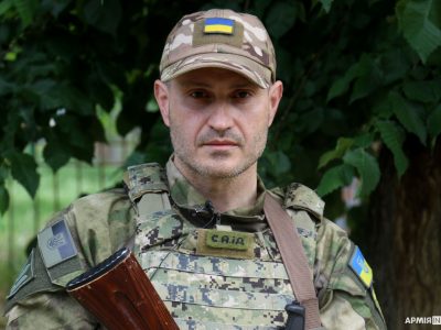 Відомий актор і режисер Ахтем Сеітаблаєв сьогодні зі зброєю в руках захищає Україну  