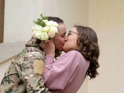 Війна щастю не завада: у Полтаві воїн полку «Азов» одружився з коханою дівчиною  