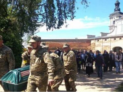 У Бердичеві у кляшторі-фортеці відслужили заупокійну месу за загиблим захисником Миколою Борисенком  