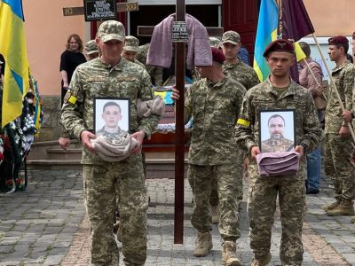 Двох загиблих захисників поховали у Чернівцях  