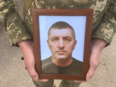 У Житомирі попрощалися із загиблим у Бучі офіцером Сергієм Булаєнком  