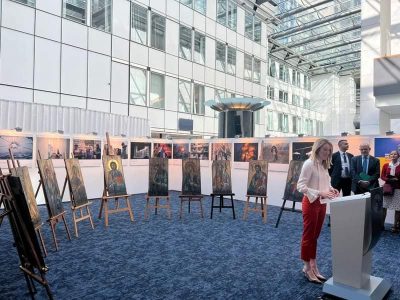 У Європейському парламенті представлено фотодокази війни росії проти України  