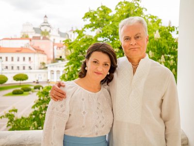 Президент та Перша леді Литви одягнули вишиванки в знак підтримки України  