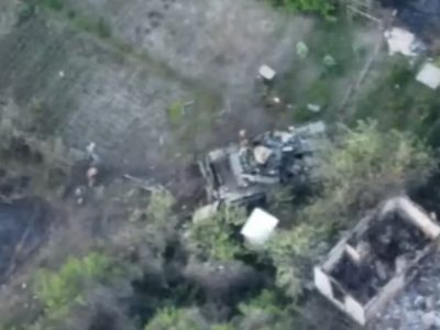 Розвідники ДШВ спалили танк російських окупантів  
