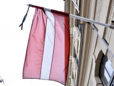 Сьогодні у Латвії приспустили прапори за загиблими у війні в Україні  