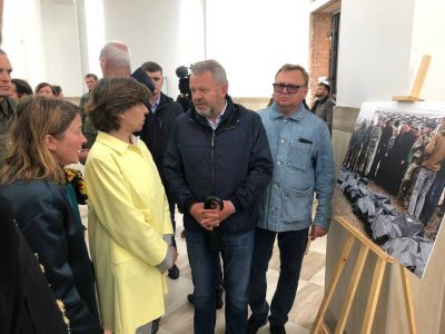 Міністр закордонних справ Франції відвідала Бучу