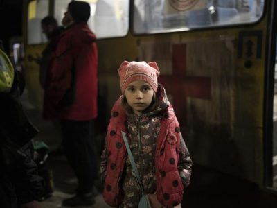 Під час «фільтрації» мешканців Маріуполя росіяни допитують дітей  