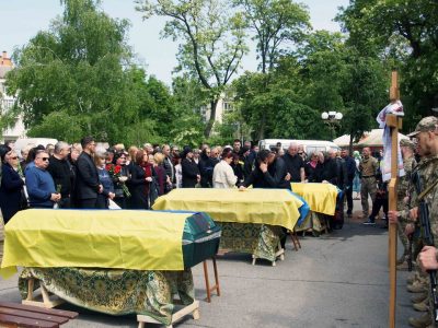 У Полтаві провели в останню путь трьох українських захисників  
