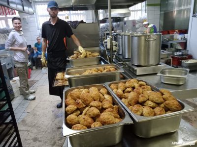 Волонтери Харкова годують смачними обідами близько 15 тис. осіб щоденно  