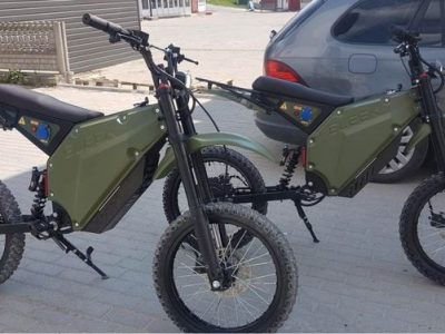Українські військові отримали спеціалізовані електробайки  