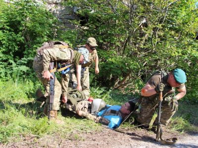 Кров, рани та вибухи: медики окремої бригади морської піхоти пройшли симуляційний тренінг з тактичної медицини  