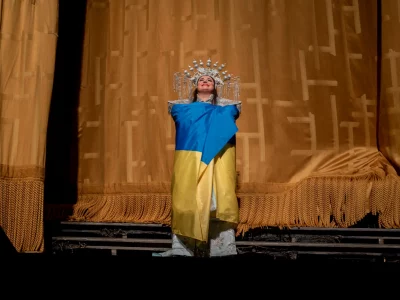 Українська оперна співачка вийшла на сцену Метрополітен-опера у жовто-блакитному прапорі  