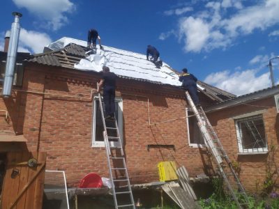 На Сумщині рятувальники продовжують допомагати ліквідовувати наслідки ворожого удару