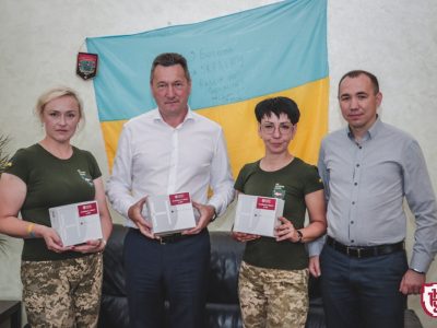 Бійцям із князівської бригади передали біноклі  