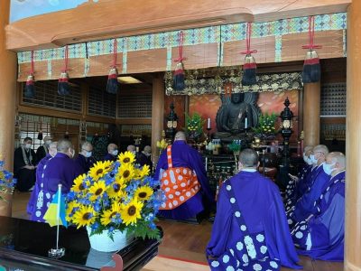 У буддистських храмах Японії збирають пожертви і моляться за мир в Україні  