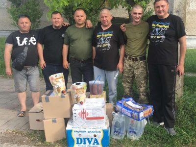 Волонтери з Буковини привезли гостинці землякам на Сході  