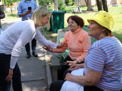 Посол США в Україні зустрілася з мешканцями Ірпеня  