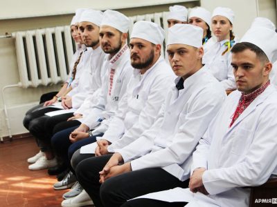 У Рівному студенти-медики з Луганщини склали Військову присягу  