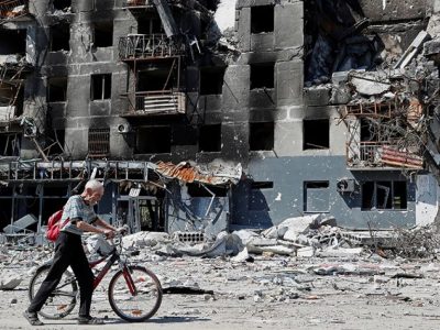 У Маріуполі окупанти збирають особисті дані жителів та вербують евакуйованих громадян  