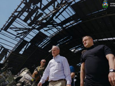 Американському сенатору Джеймсу Рішу показали наслідки злочинів російської армії на Київщині  
