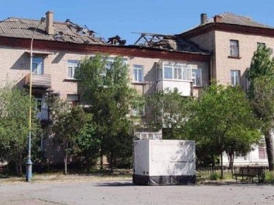 У Сєвєродонецьку росіяни обстріляли «Азот», у Лисичанську — будівлі поліції та пошти  
