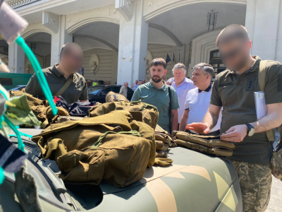 Львівщина передала українським воїнам два автомобіля завантажених гуманітарною допомогою