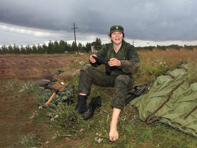 Гола та боса колись могутня «друга армія» у світі  