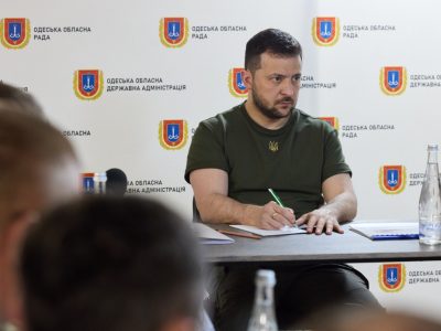 Володимир Зеленський провів нараду щодо ситуації на Одещині  