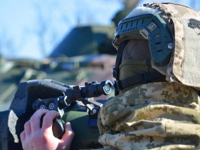 Іноземні добровольці закликають пришвидшити передачу важкого озброєння Україні  