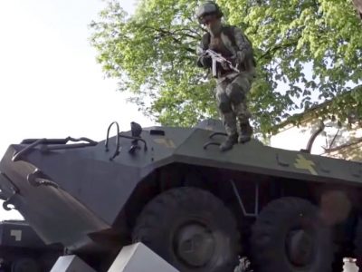 Воїни Сил тероборони ЗСУ показали, як безпечно десантуватись з бронетехніки  