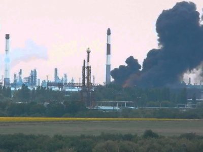 Загарбники продовжують штурмові дії в районі Лисичанського нафтопереробного заводу  