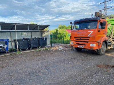 В рф і техніка, і сміттєвози зі свастикою Z  