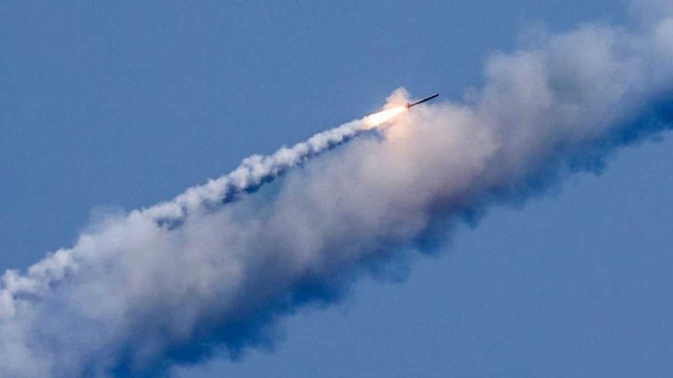 Чому сигнали тривоги щодо балістики іноді спрацьовують вже після прильоту: пояснення 