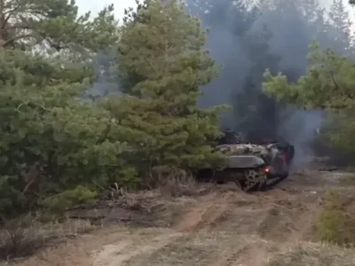 Доброго вечора, ми з України – мінус 2 БМП окупантів  