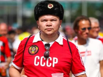 Російські реалії: «Вперед, у комуністичне минуле»  