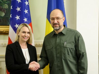 Прем’єр-міністр обговорив із послом США оборонну допомогу Україні  