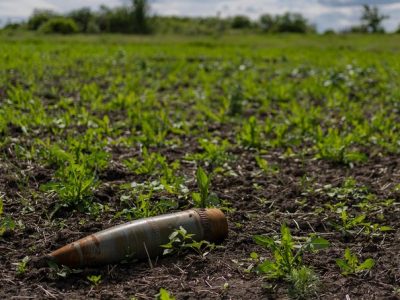 росіяни зі ствольної артилерії обстріляли населений пункт на Чернігівщині  