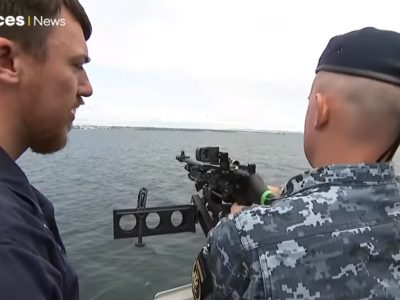 Українські військові моряки опановують свої майбутні кораблі класу «Sandown»  