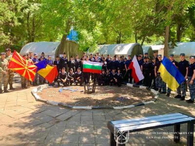 Як флотські курсанти морську практику в Болгарії проходили  