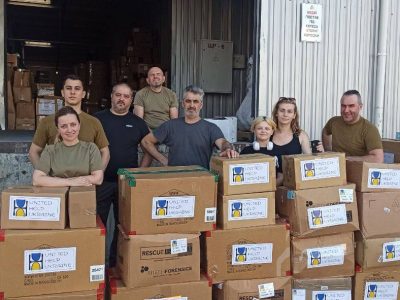 Вантаж з-за океану передають на передову волонтери ветеранської спілки  