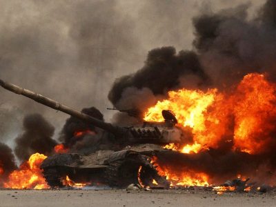 Воїни-десантники з шведського гранатомета «АТ-4» знищили два ворожих танки  